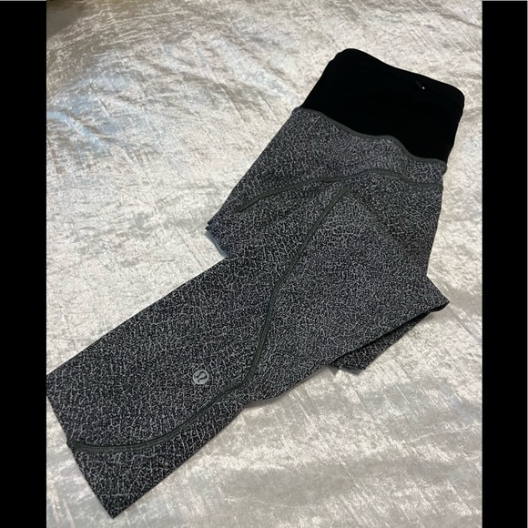 Lululemon Size 6 Nulu Crop Leggings - Picture 2 of 10